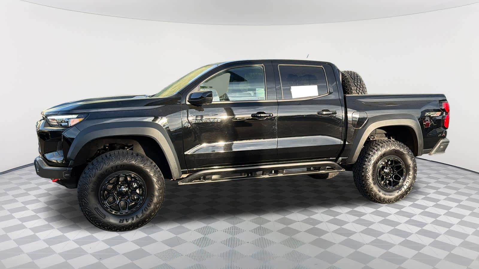 Thumbnail: 2024 Chevrolet Colorado - 8