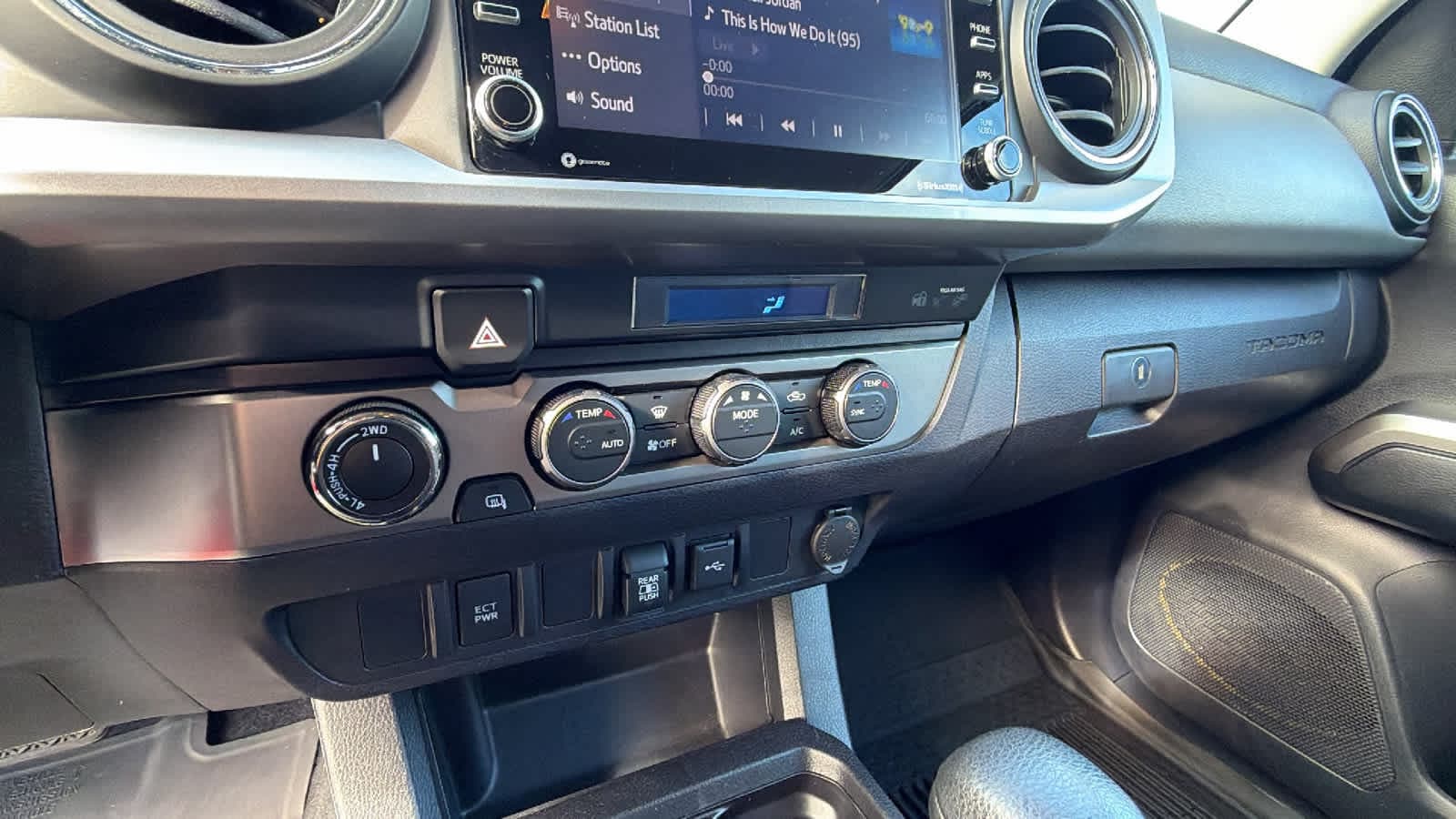 Thumbnail: 2021 Toyota Tacoma - 14