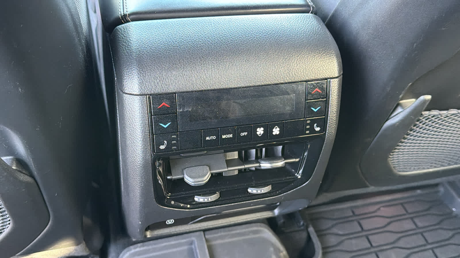2023 Jeep Grand Cherokee Overland - Photo 25