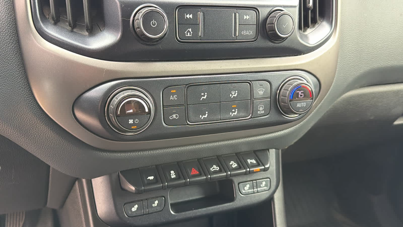 Thumbnail: 2019 Chevrolet Colorado - 13