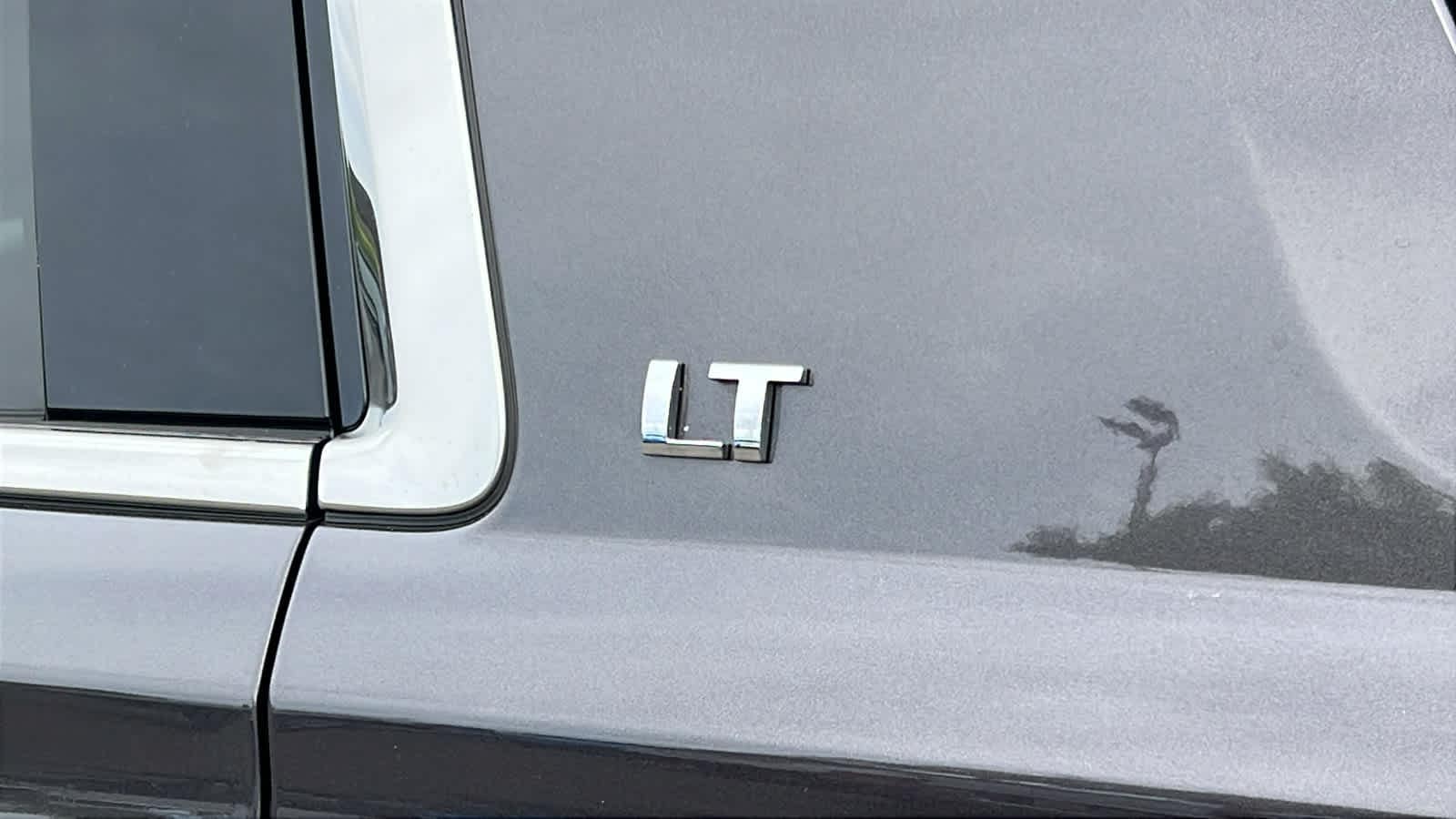 Thumbnail: 2017 Chevrolet Tahoe - 19