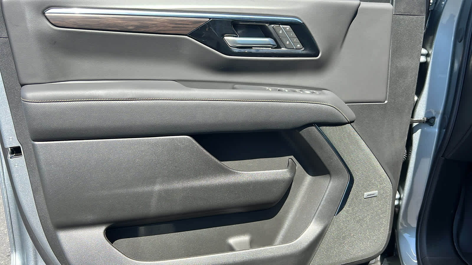 Thumbnail: 2025 Chevrolet Suburban - 23