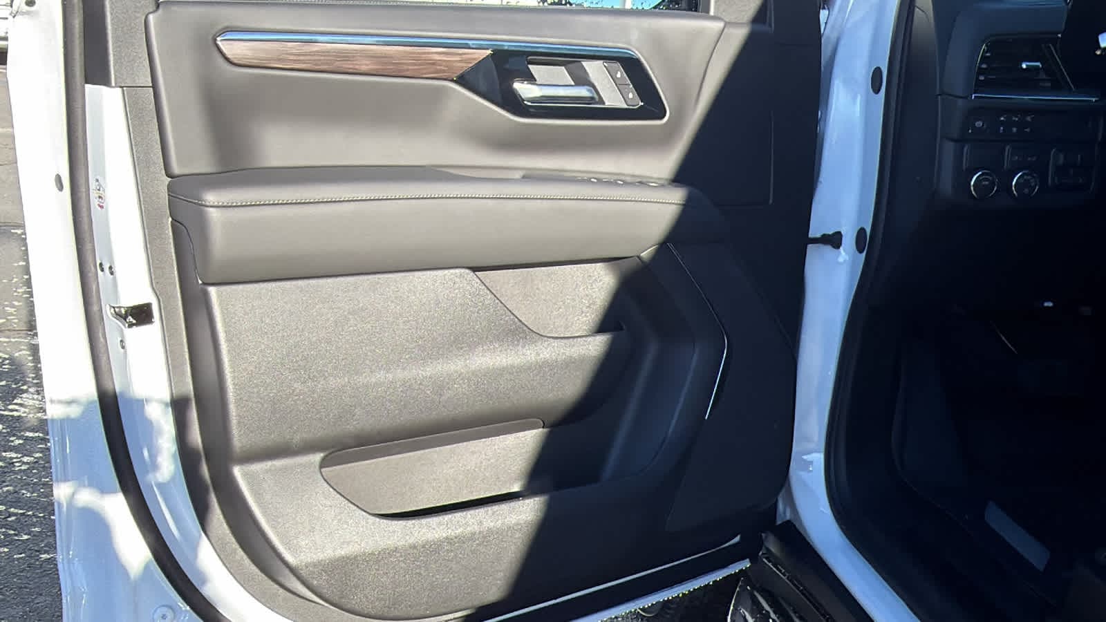 Thumbnail: 2026 Chevrolet Suburban - 23