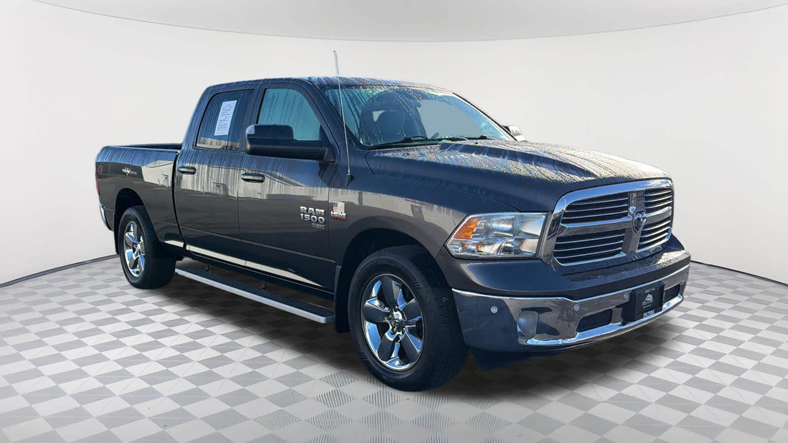 Thumbnail: 2019 RAM 1500 Classic - 3