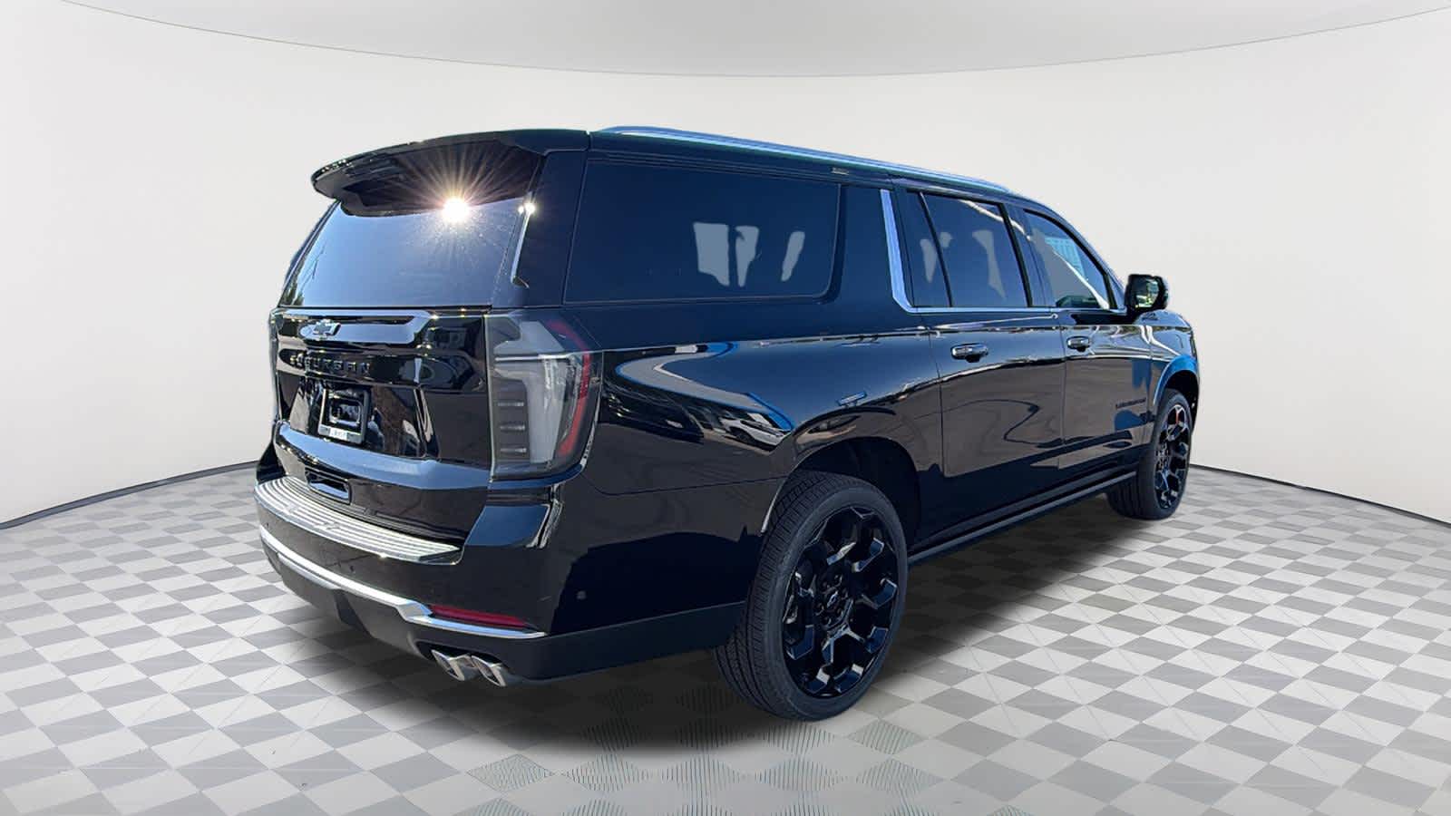 2026 Chevrolet Suburban High Country - Photo 5