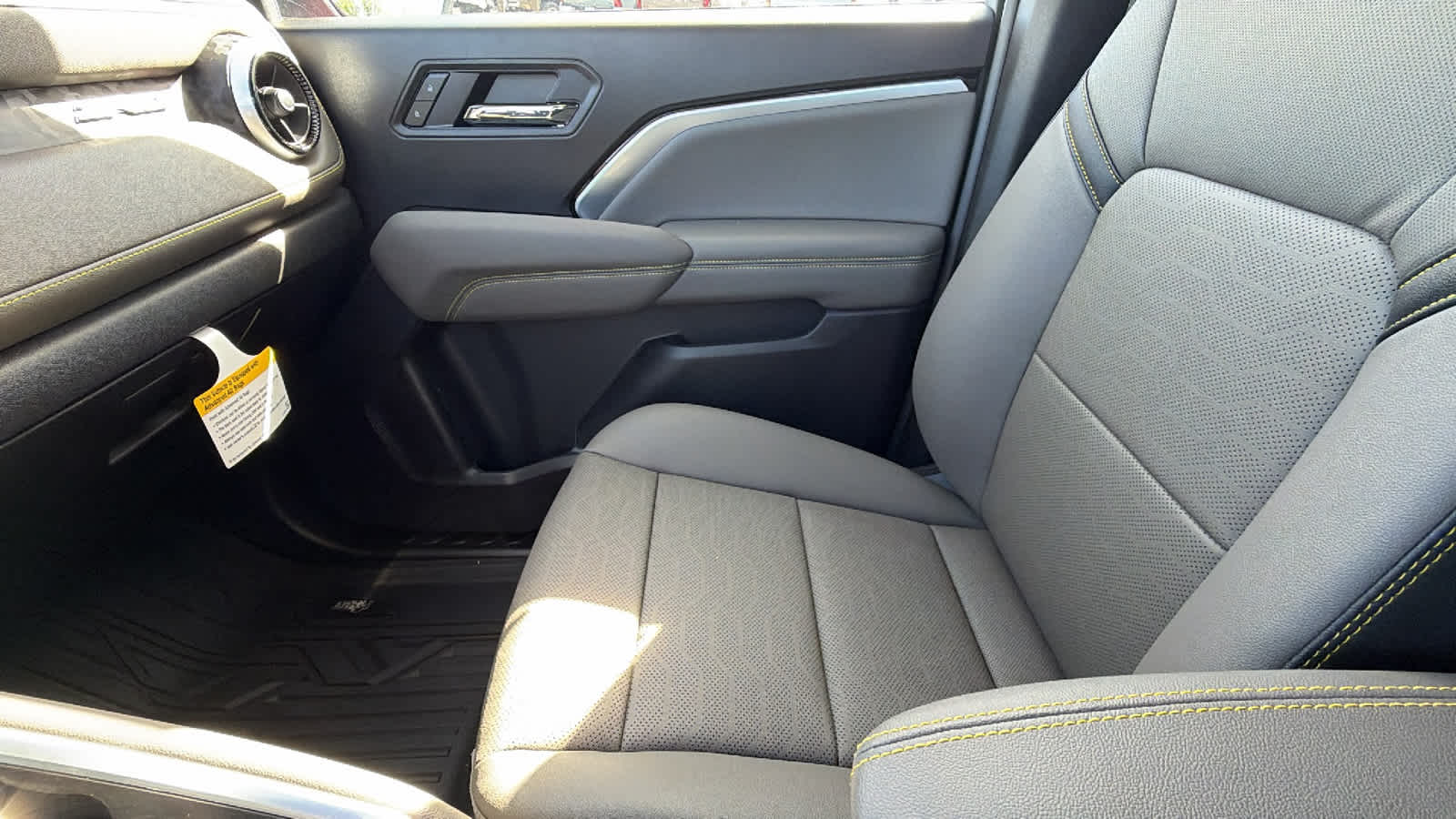 Thumbnail: 2026 Chevrolet Colorado - 12