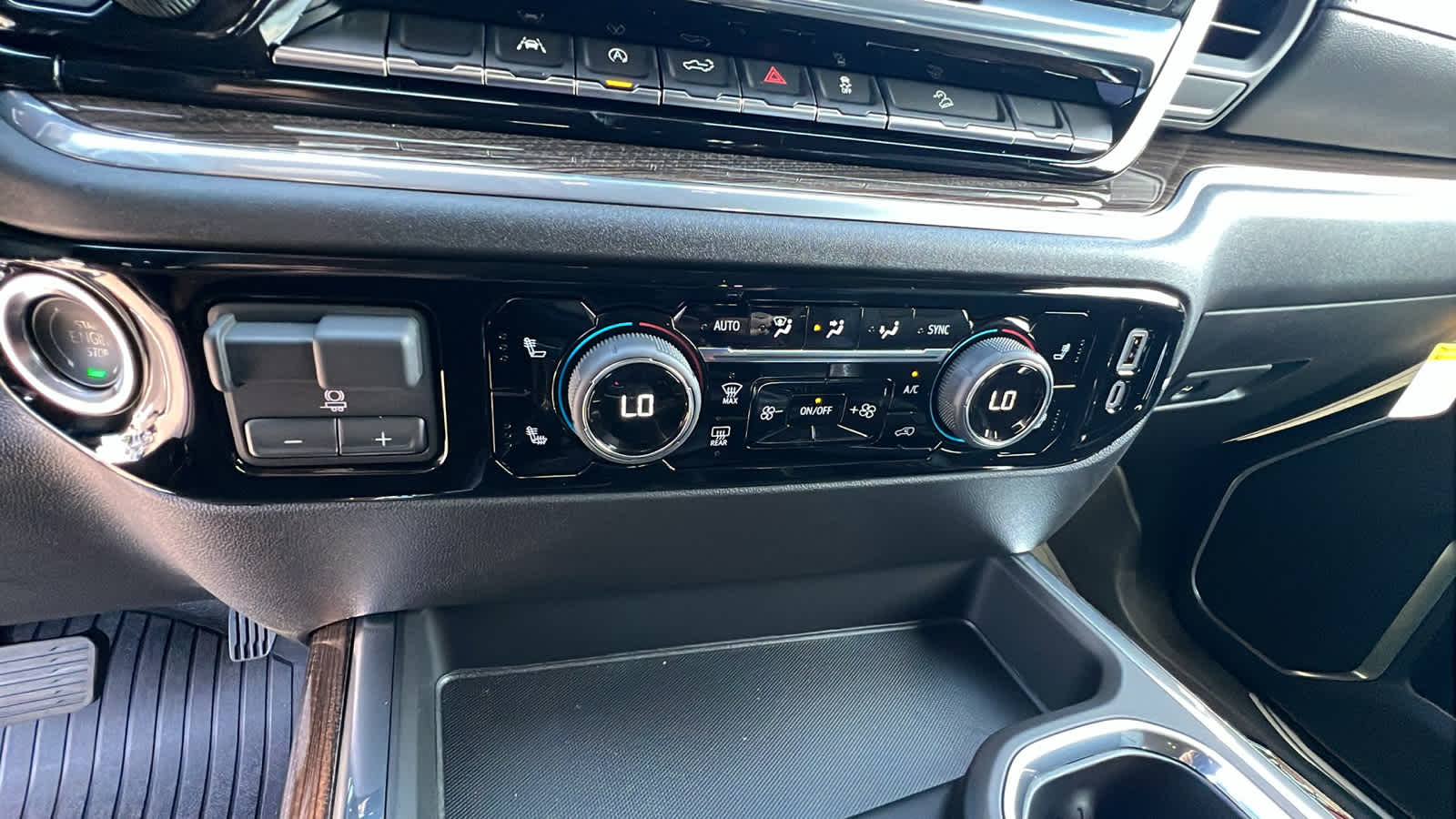 Thumbnail: 2026 Chevrolet Silverado 1500 - 14