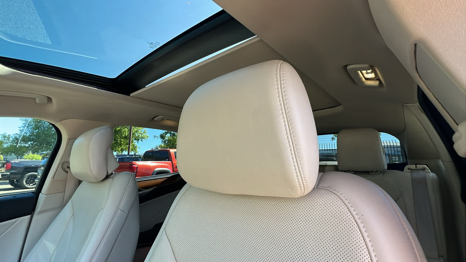 Thumbnail: 2015 Lincoln MKC - 11
