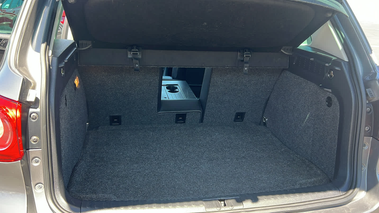 Thumbnail: 2011 Volkswagen Tiguan - 27