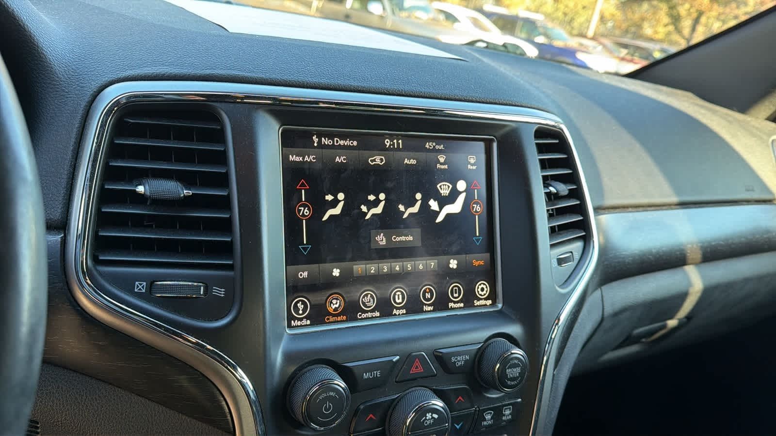 Thumbnail: 2018 Jeep Grand Cherokee - 14