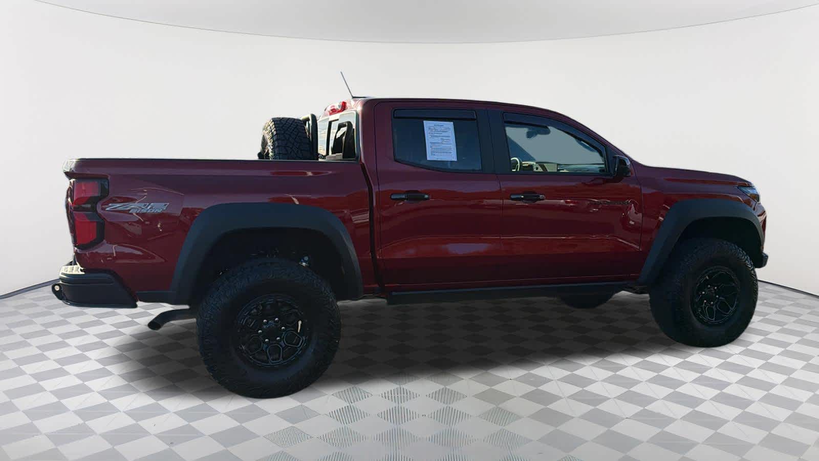 Thumbnail: 2024 Chevrolet Colorado - 4
