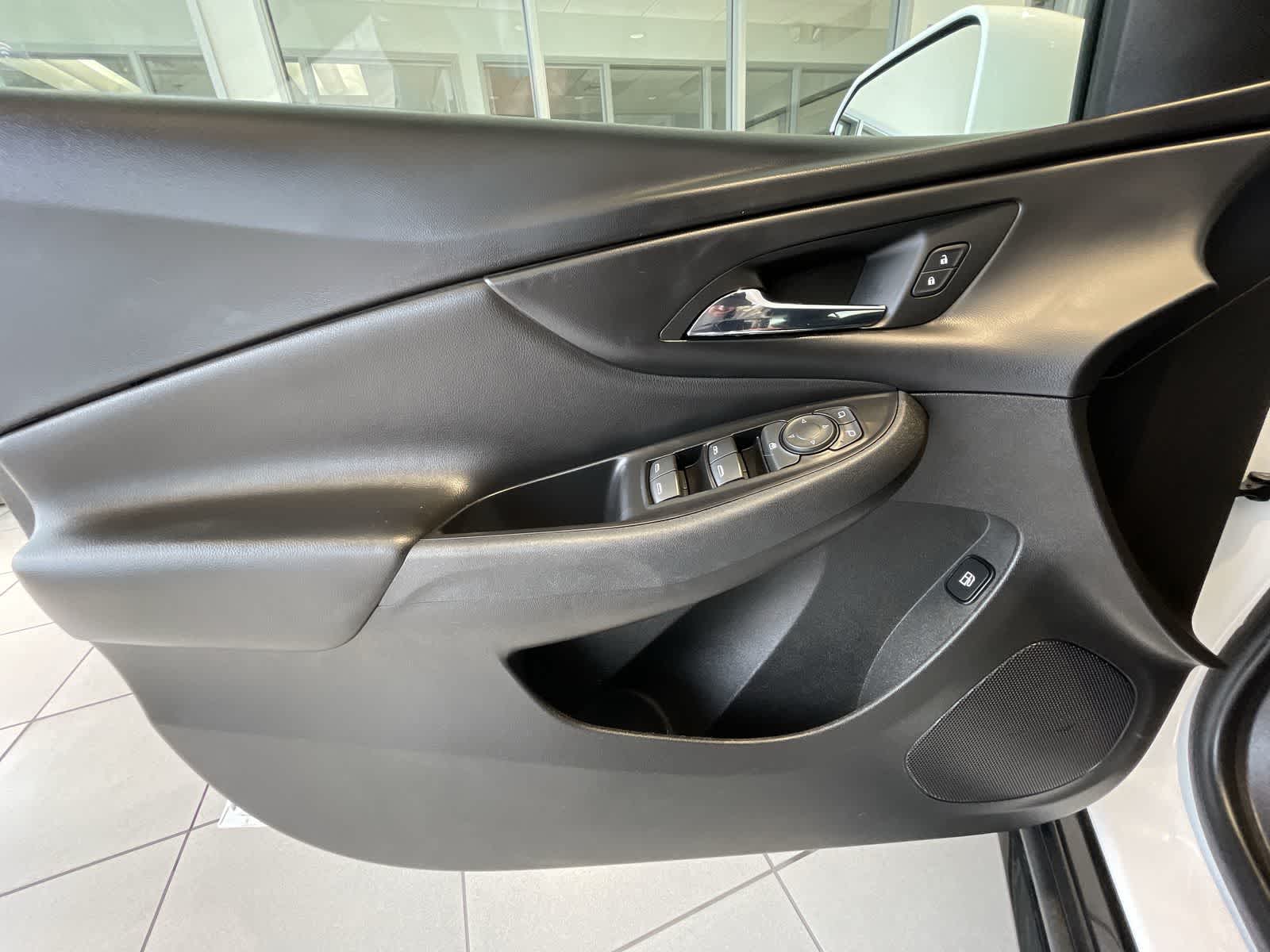 Thumbnail: 2018 Chevrolet Volt - 21