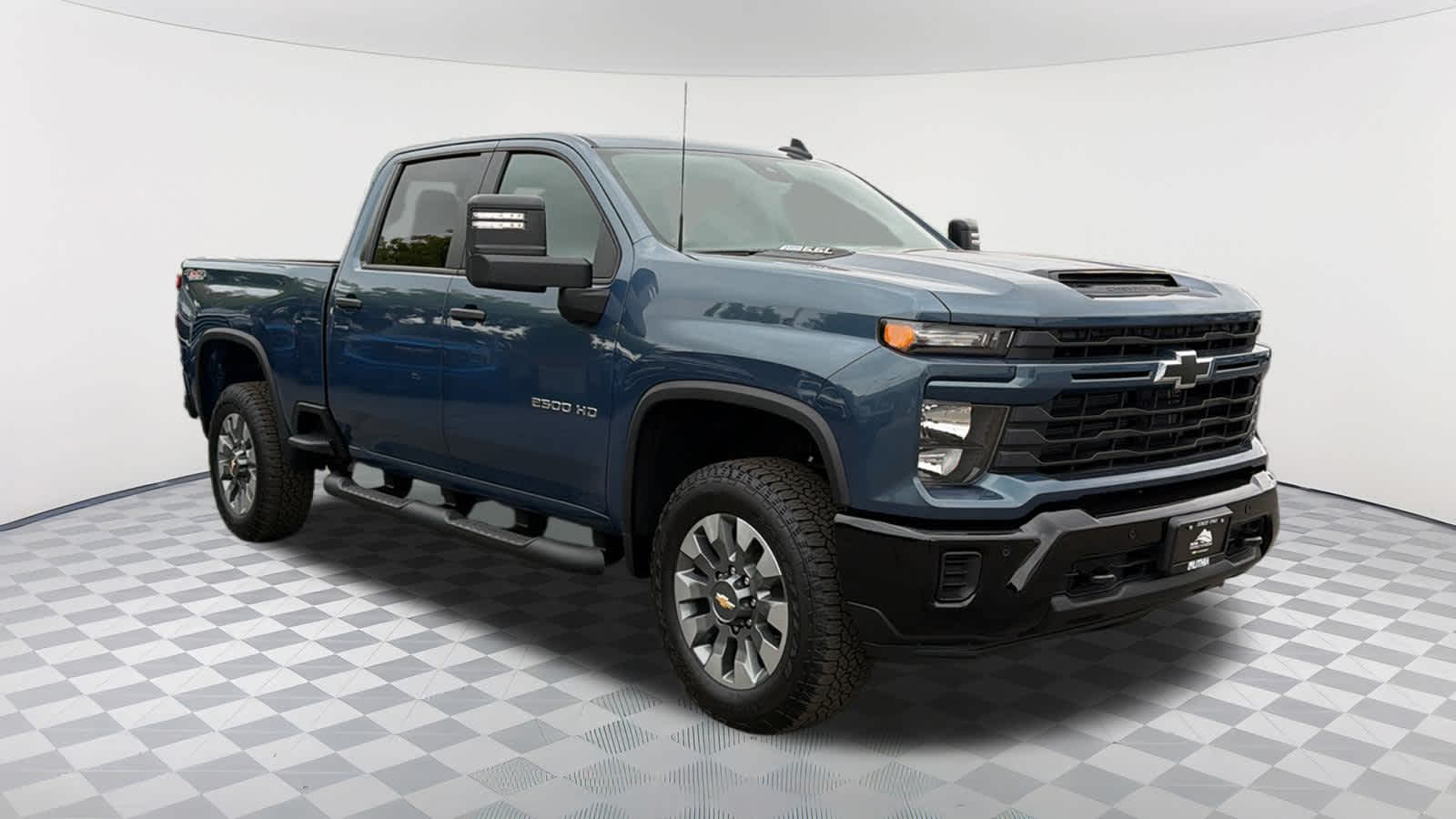 2025 Chevrolet Silverado 2500HD Custom photo 3