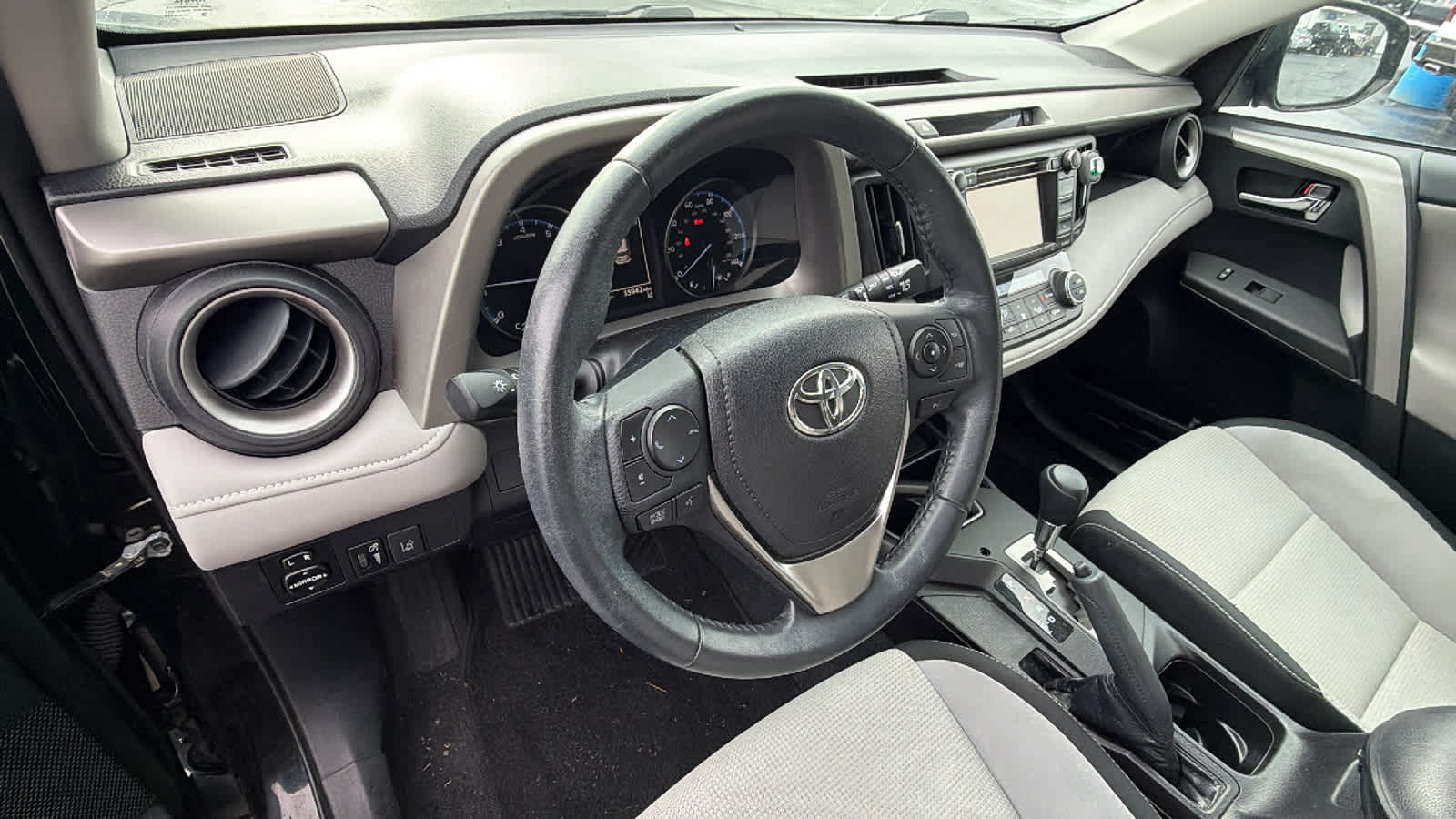 Thumbnail: 2018 Toyota RAV4 - 10