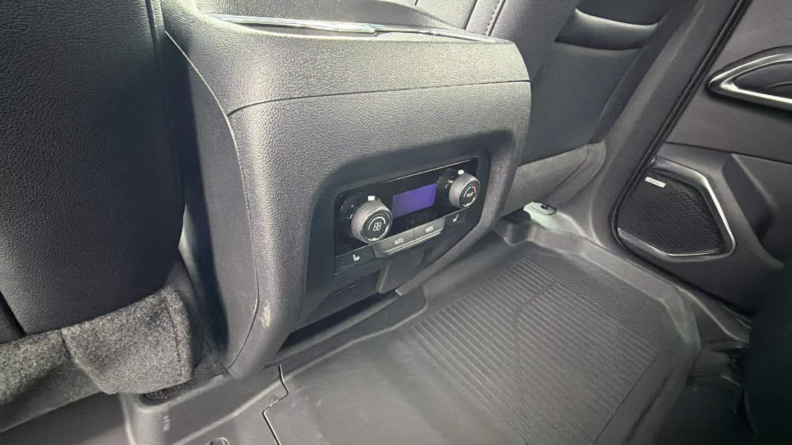 Thumbnail: 2026 Chevrolet Traverse - 25