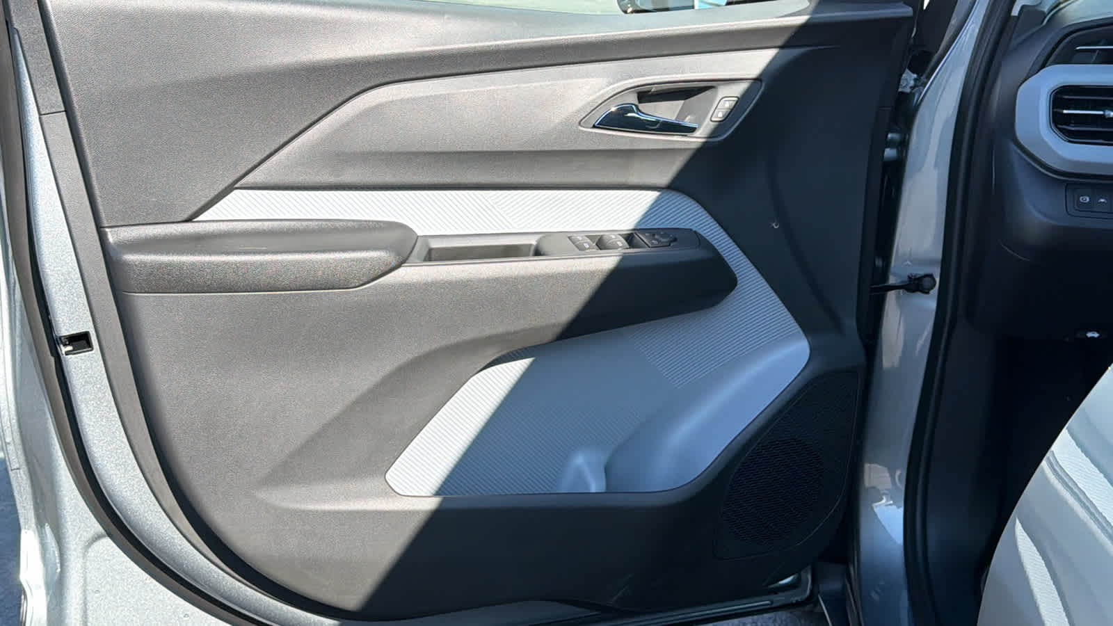 Thumbnail: 2027 Chevrolet Bolt EV - 23