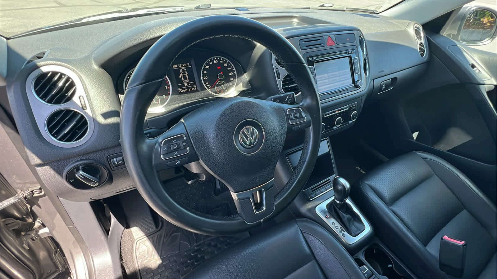 Thumbnail: 2011 Volkswagen Tiguan - 10