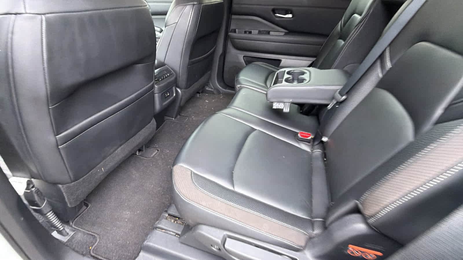 Thumbnail: 2022 Nissan Pathfinder - 17