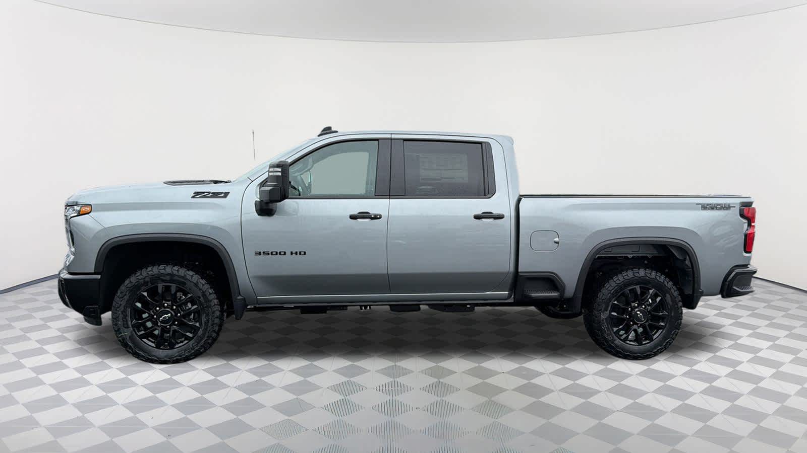 Thumbnail: 2026 Chevrolet Silverado 3500 - 8