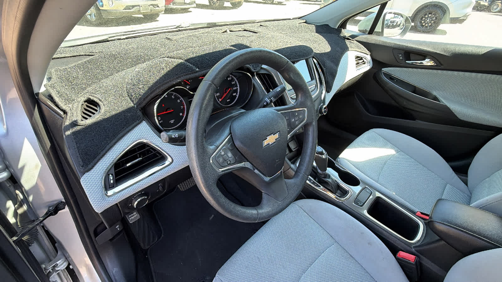 Thumbnail: 2019 Chevrolet Cruze - 10