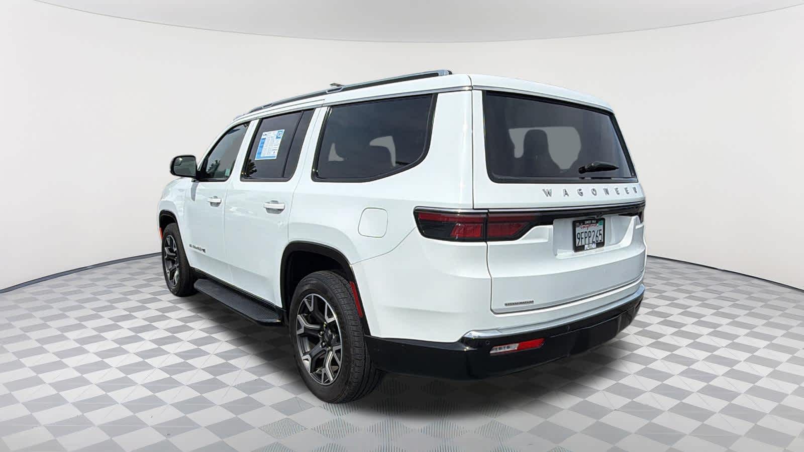 Thumbnail: 2023 Jeep Wagoneer - 7