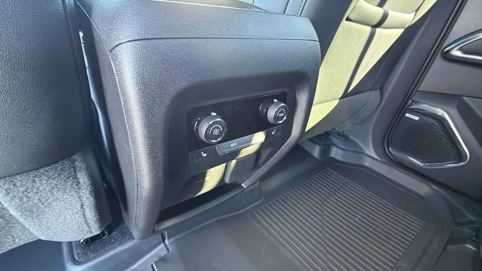 Thumbnail: 2026 Chevrolet Traverse - 25