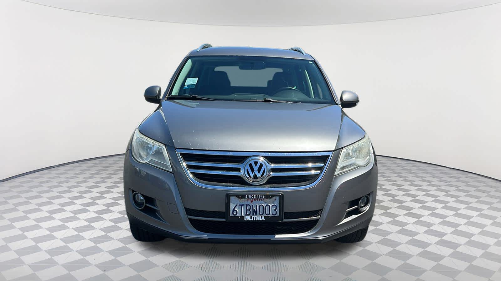Thumbnail: 2011 Volkswagen Tiguan - 2