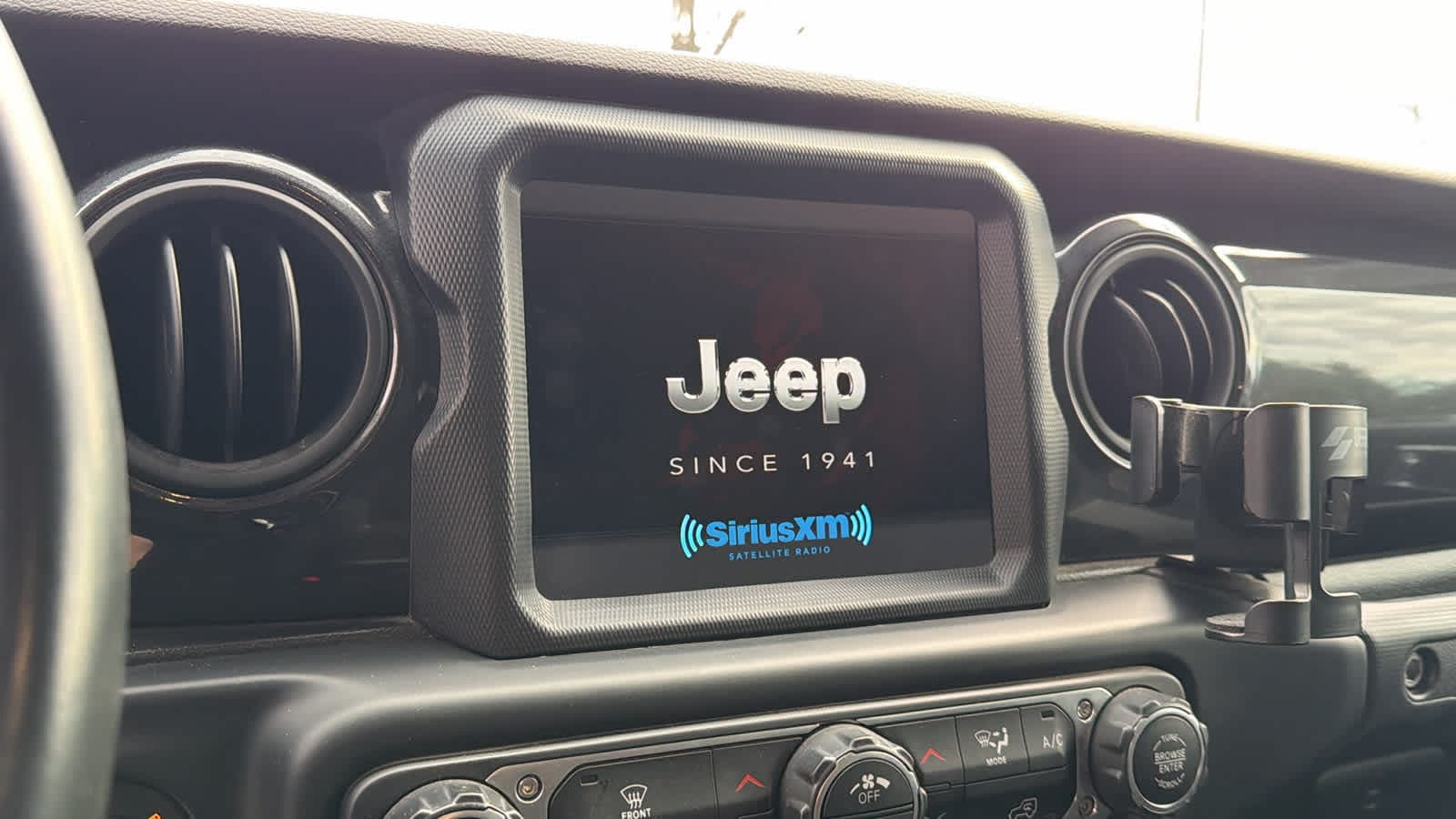 Thumbnail: 2021 Jeep Gladiator - 14