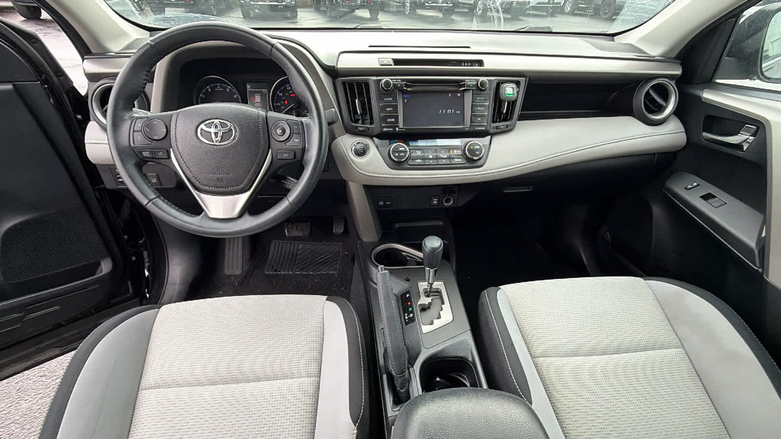 Thumbnail: 2018 Toyota RAV4 - 18