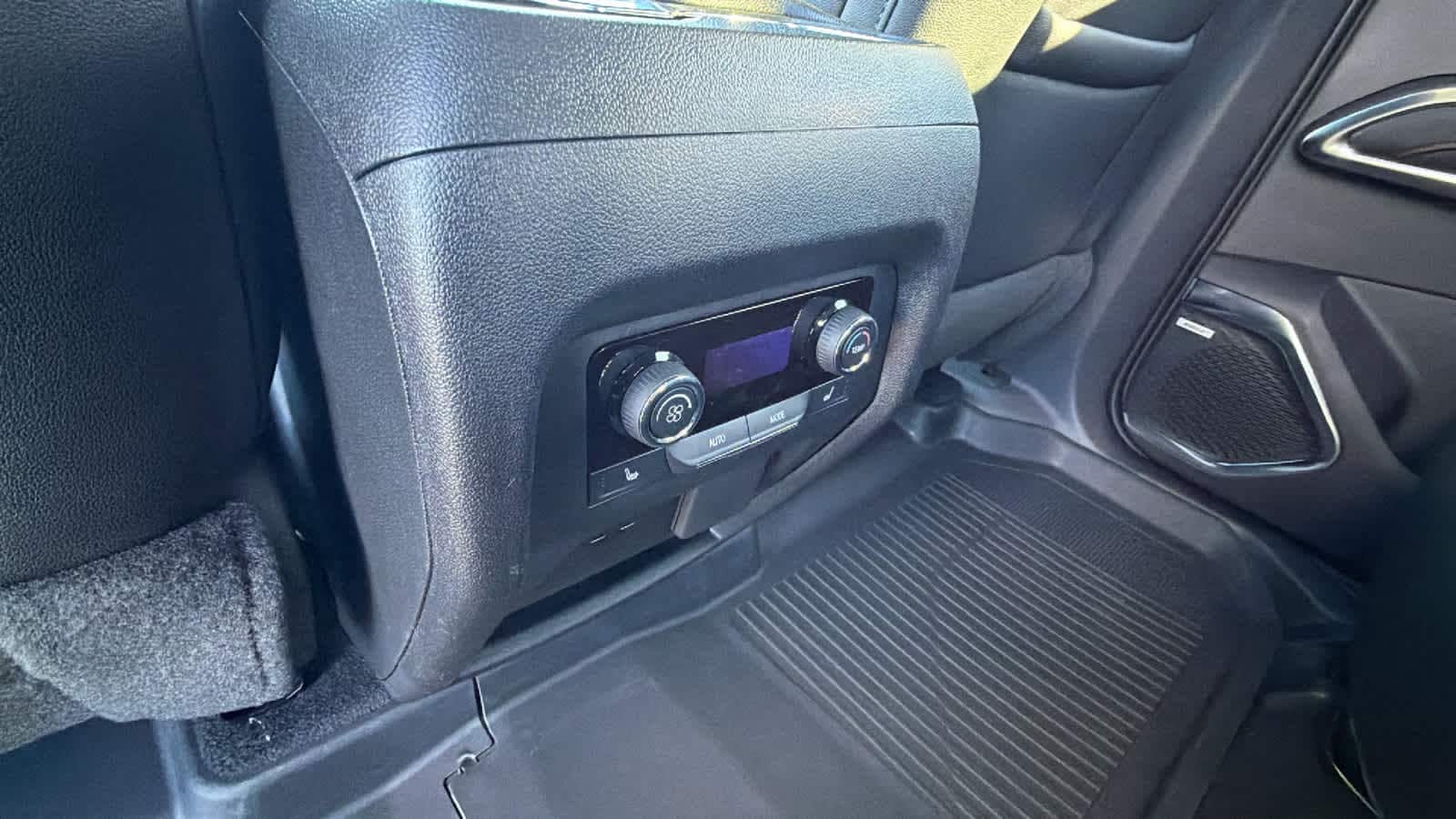 Thumbnail: 2026 Chevrolet Traverse - 25