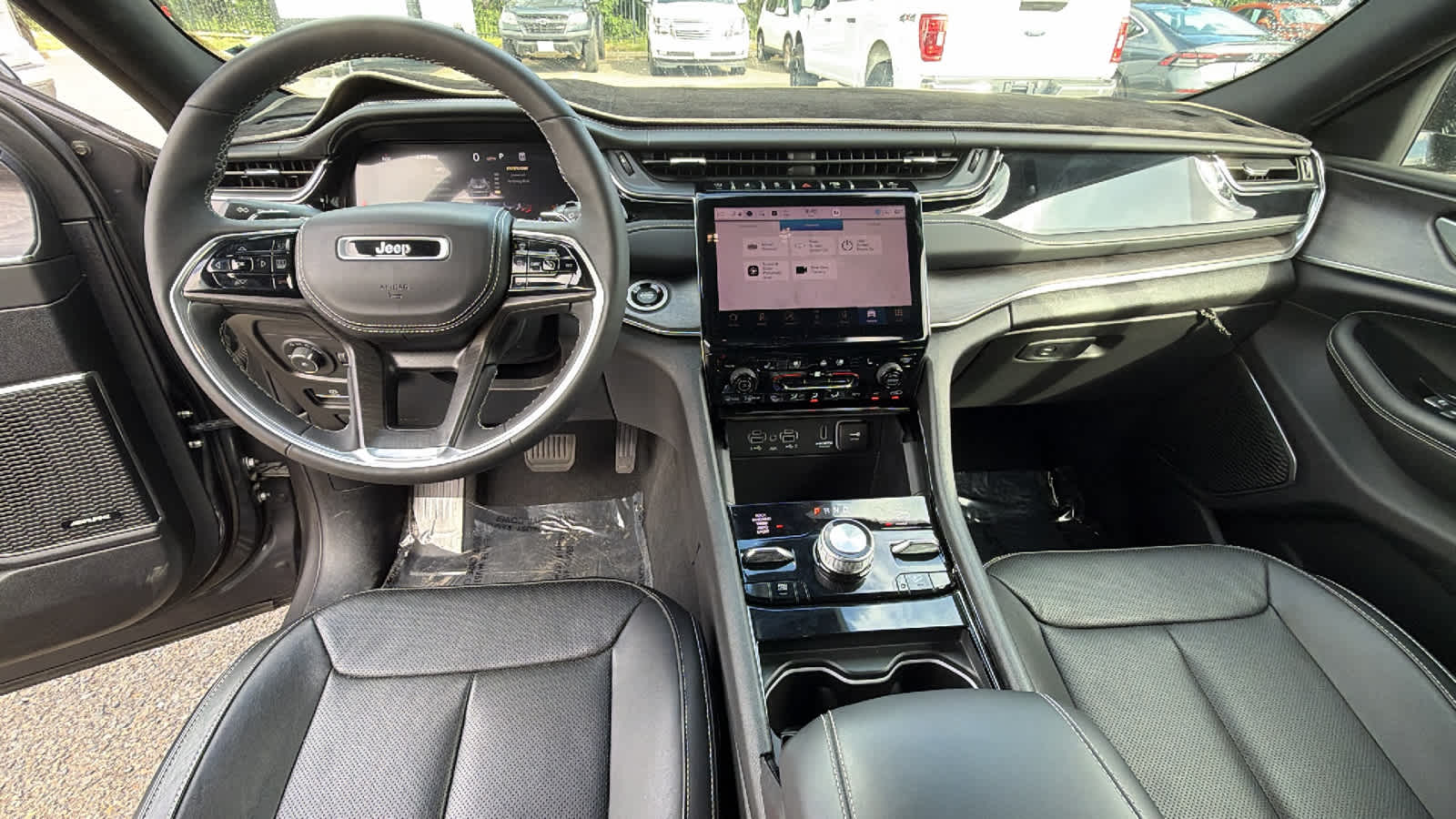 Thumbnail: 2024 Jeep Grand Cherokee - 18