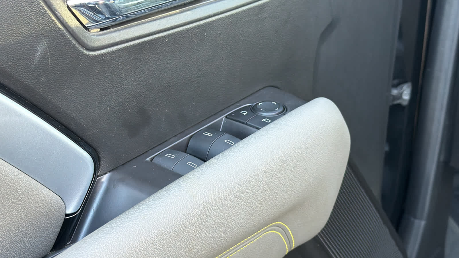 Thumbnail: 2024 Chevrolet Colorado - 22