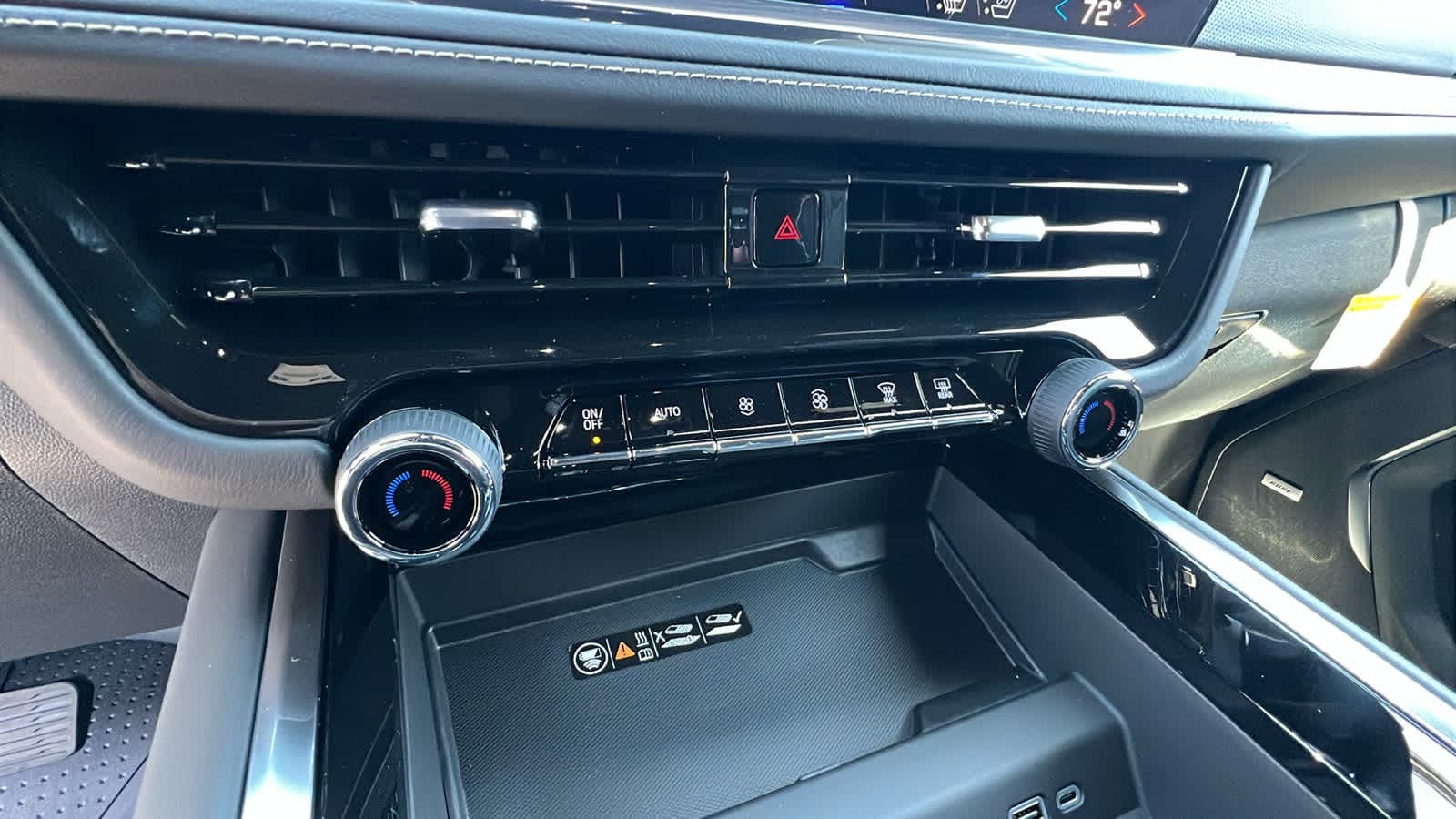 Thumbnail: 2025 Chevrolet Suburban - 14