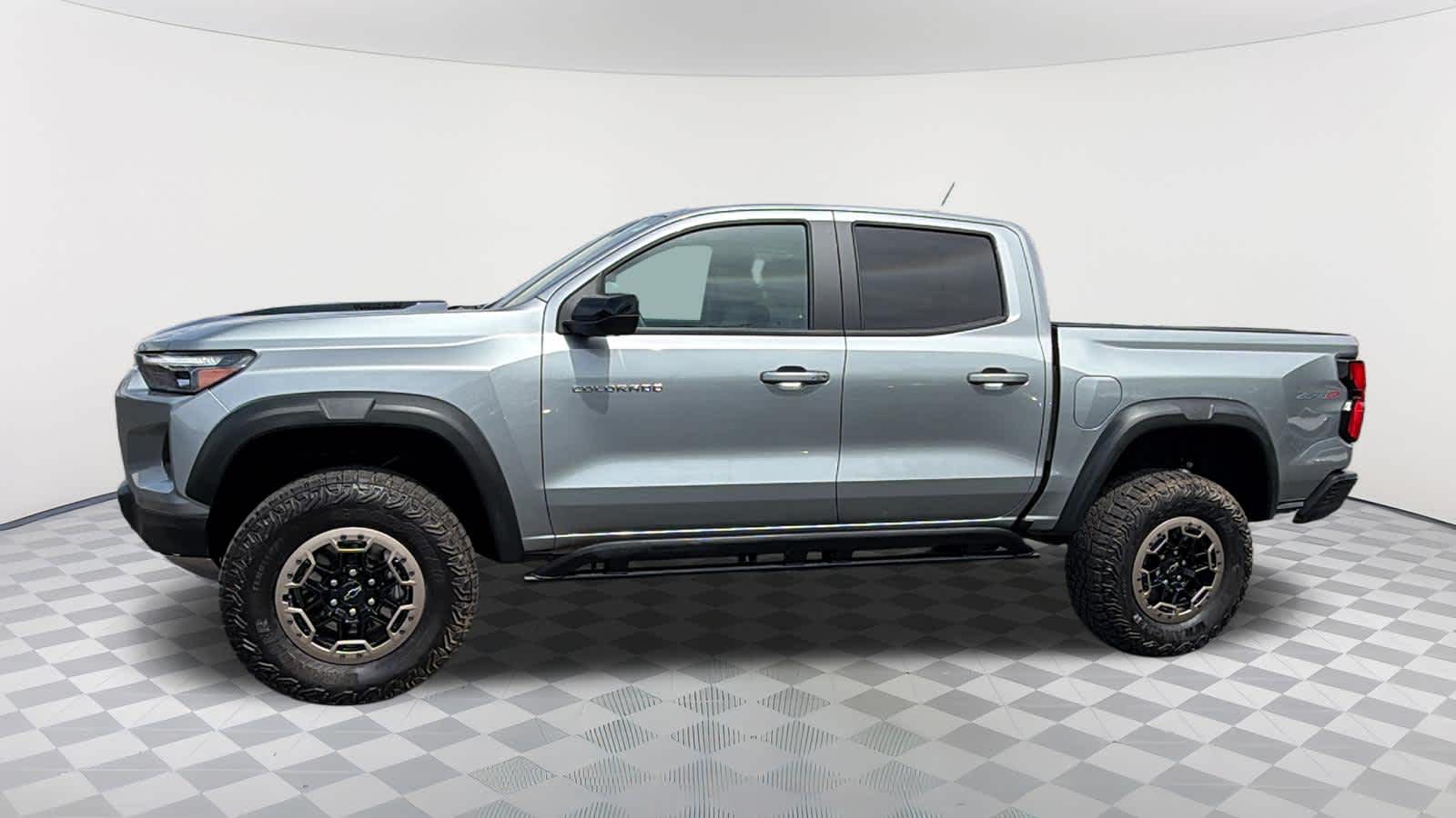 2025 Chevrolet Colorado ZR2 - Photo 8
