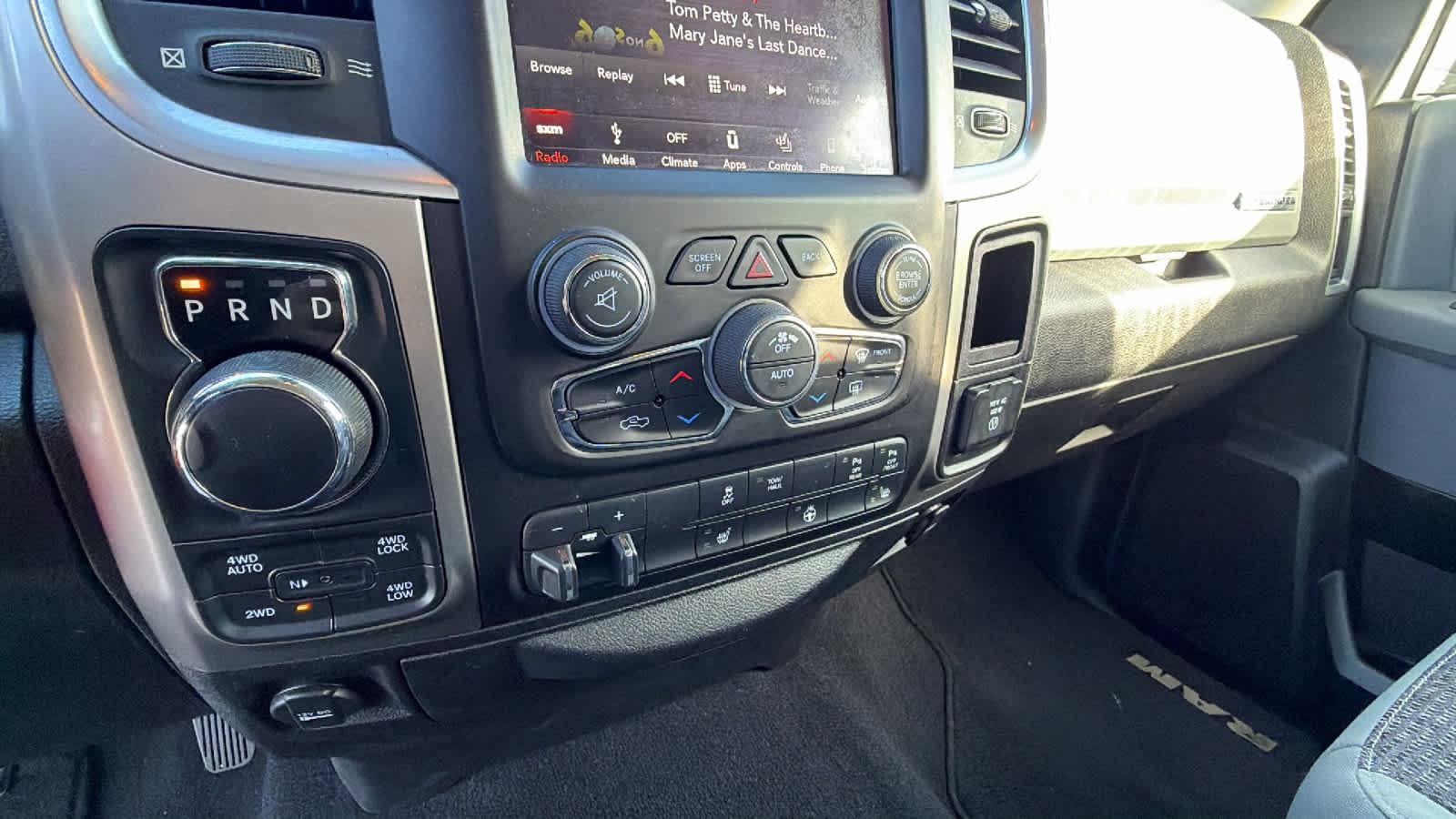 Thumbnail: 2019 RAM 1500 Classic - 14