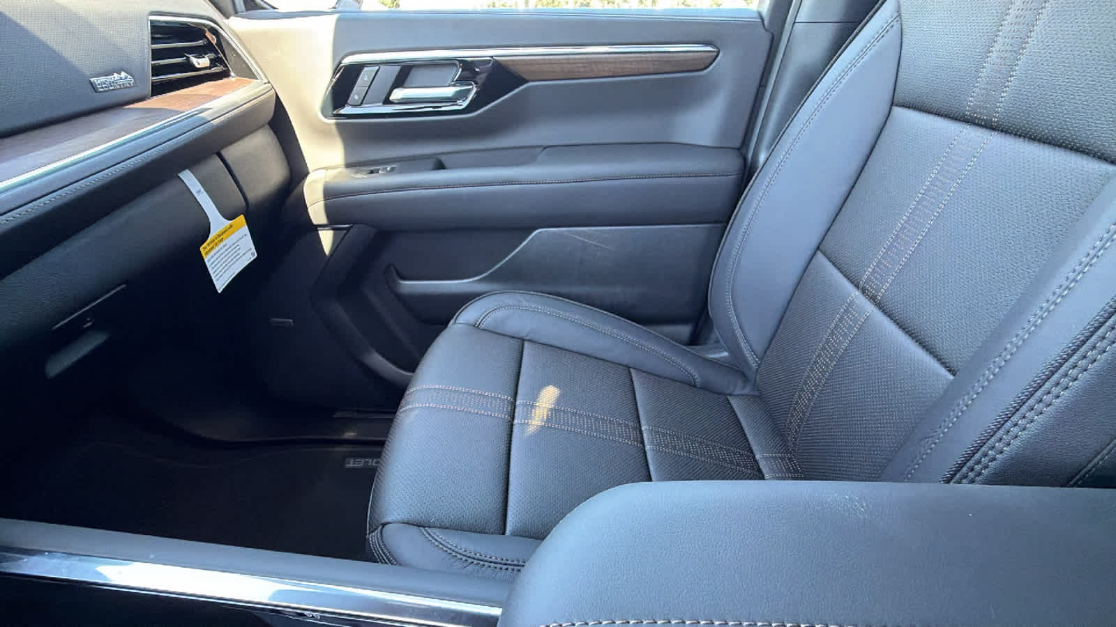 2026 Chevrolet Suburban High Country - Photo 12