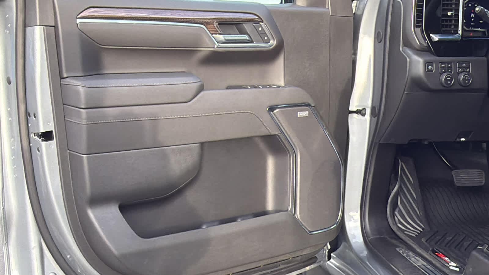 Thumbnail: 2026 Chevrolet Silverado 1500 - 23