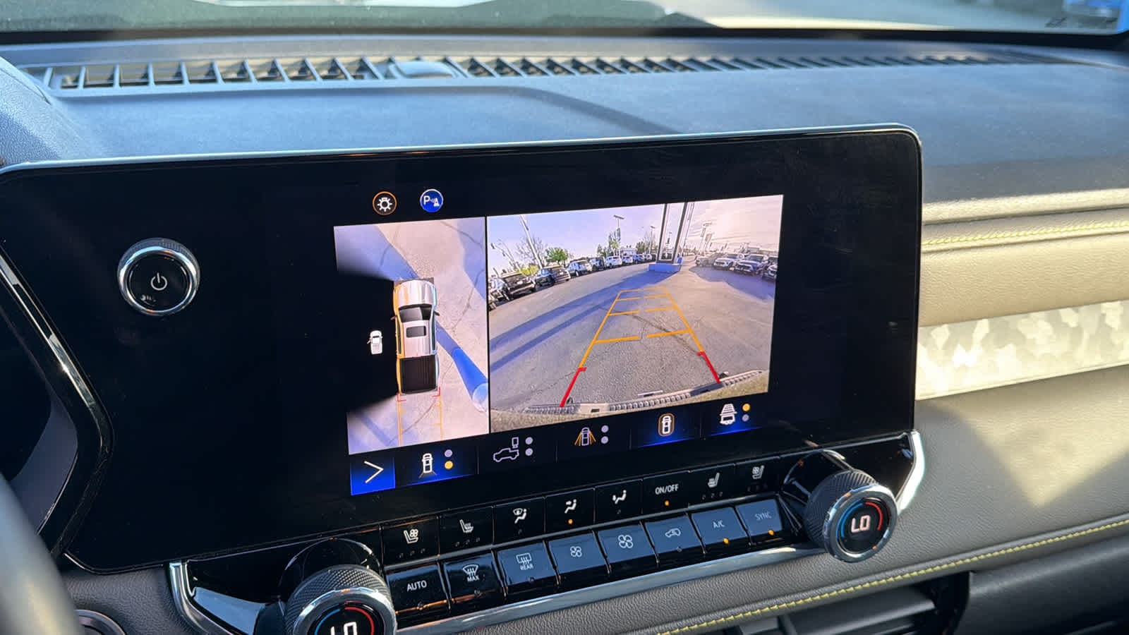 Thumbnail: 2024 Chevrolet Colorado - 16