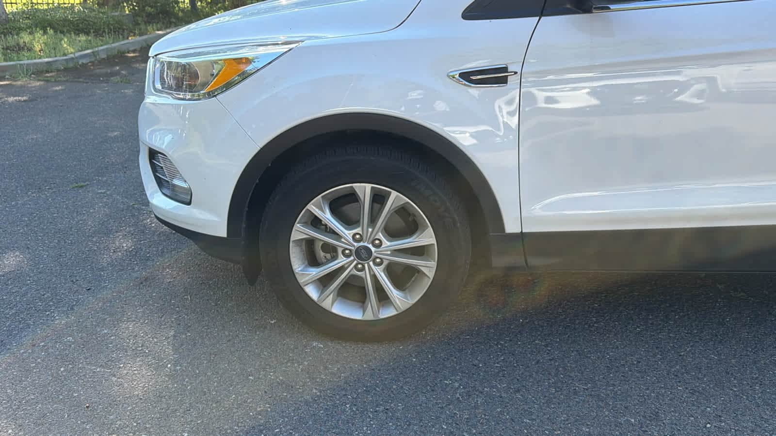 Thumbnail: 2019 Ford Escape - 9