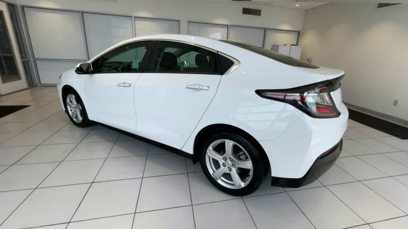 Thumbnail: 2018 Chevrolet Volt - 6