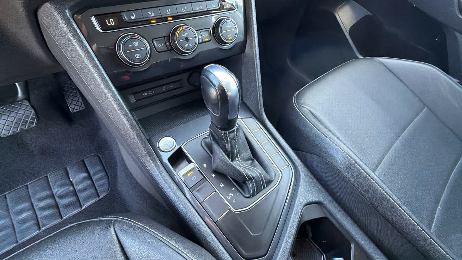 Thumbnail: 2021 Volkswagen Tiguan - 12