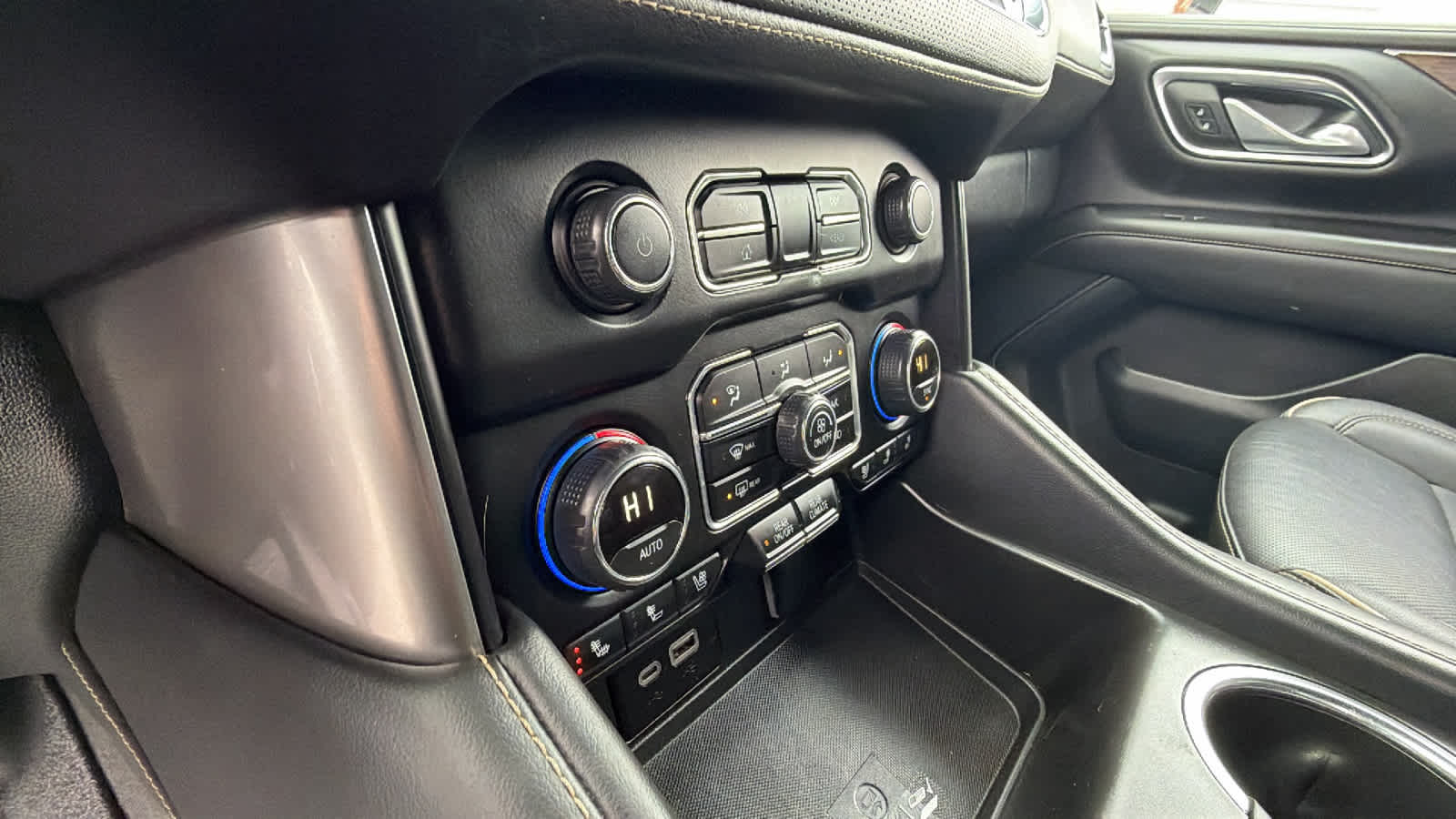 Thumbnail: 2024 Chevrolet Suburban - 14