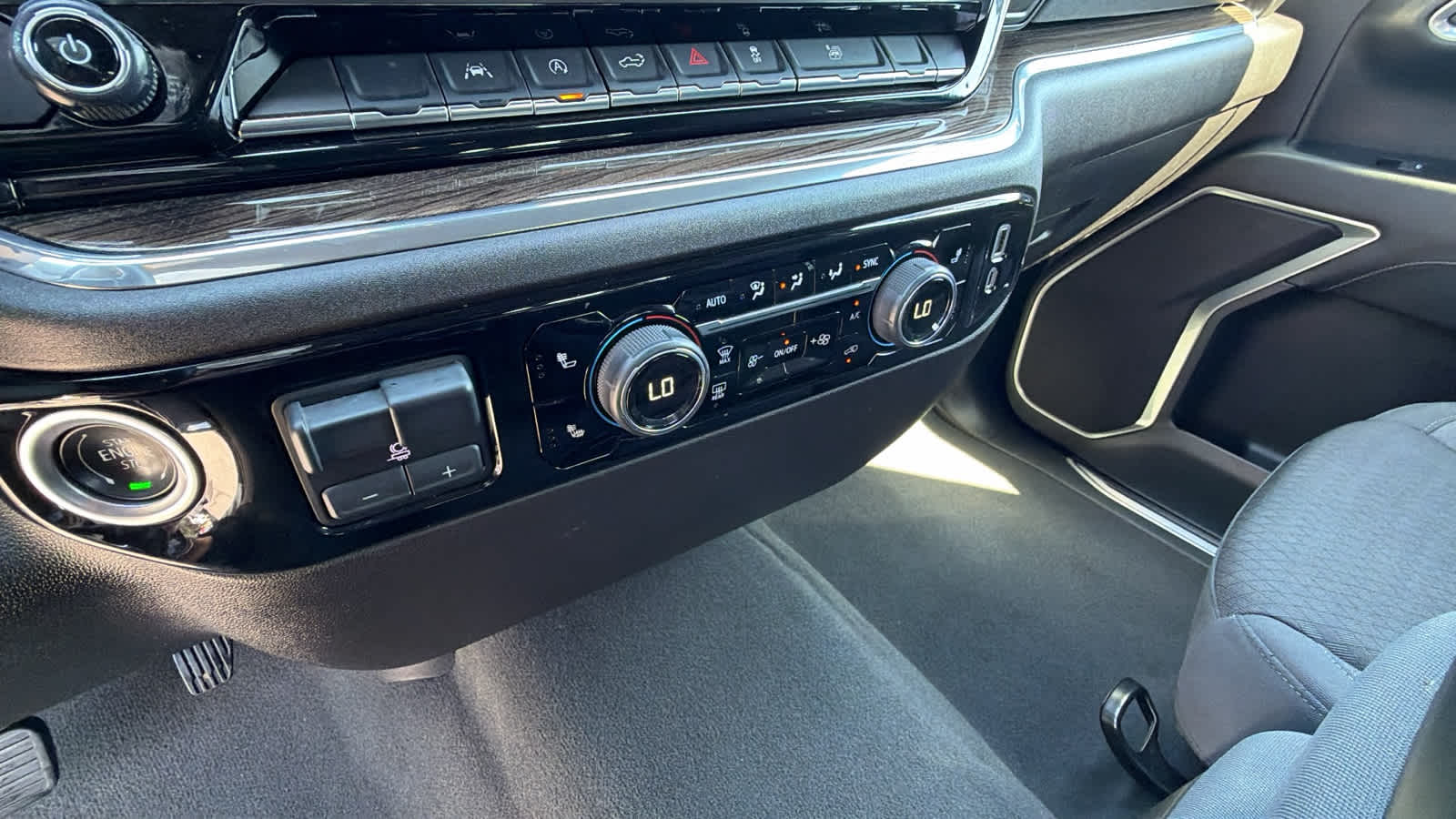 2025 Chevrolet Silverado 1500 LT - Photo 14