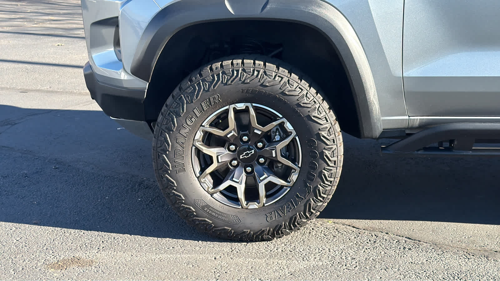 Thumbnail: 2024 Chevrolet Colorado - 9