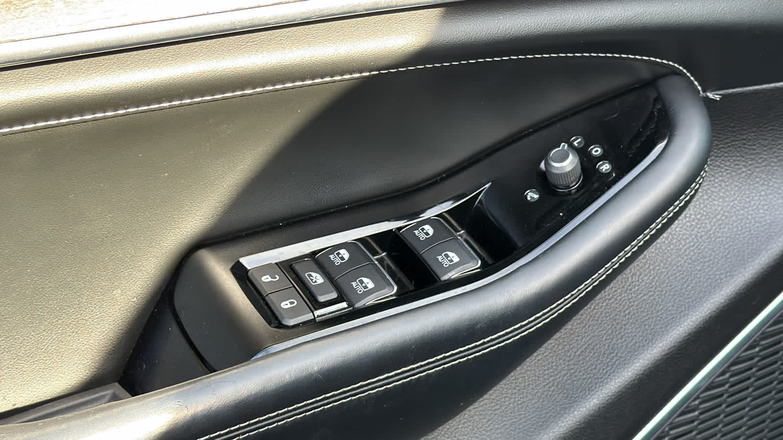 2023 Jeep Grand Cherokee Overland - Photo 22