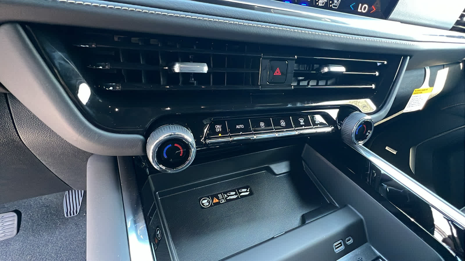 Thumbnail: 2025 Chevrolet Suburban - 14