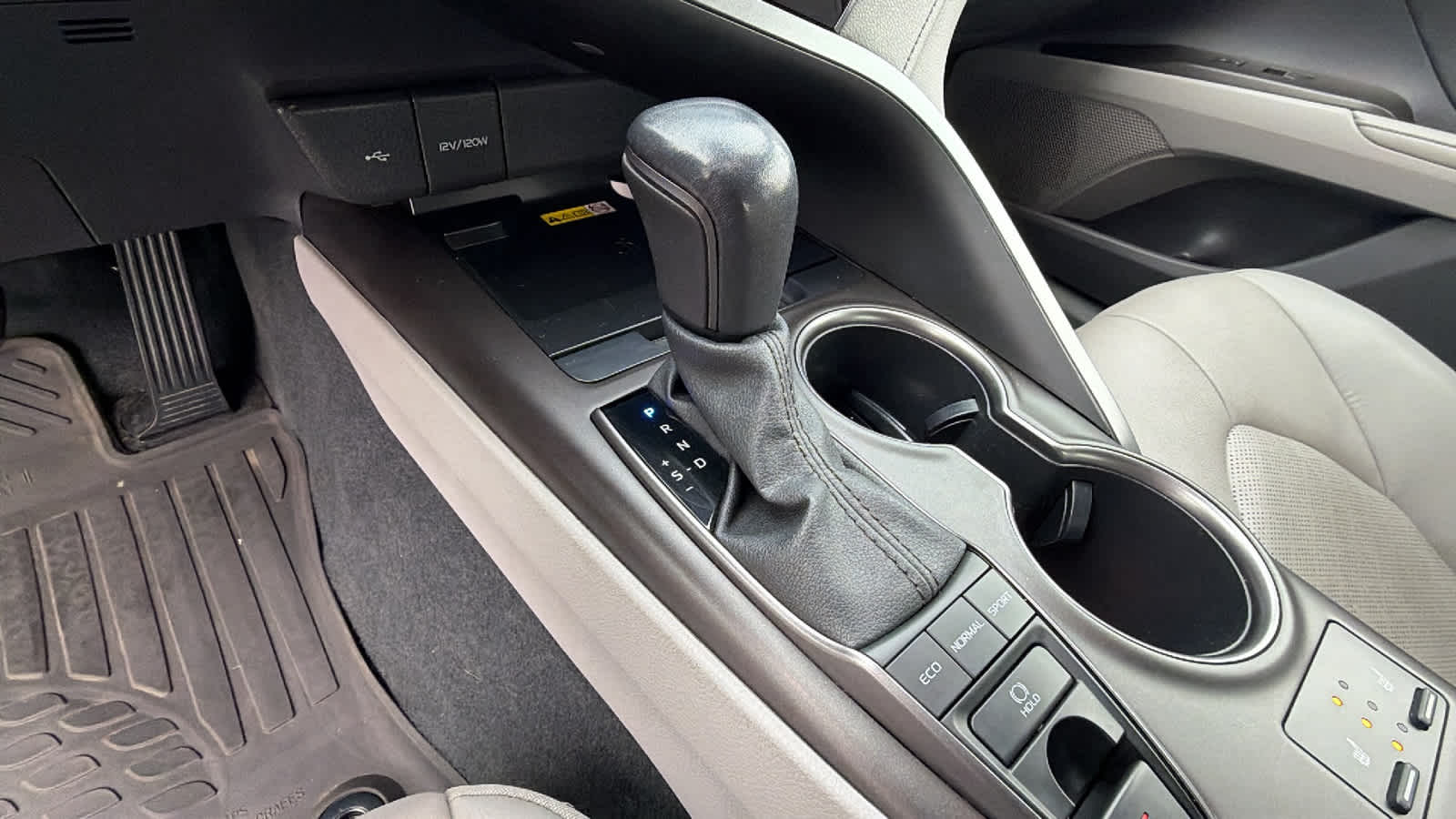 Thumbnail: 2022 Toyota Camry - 13