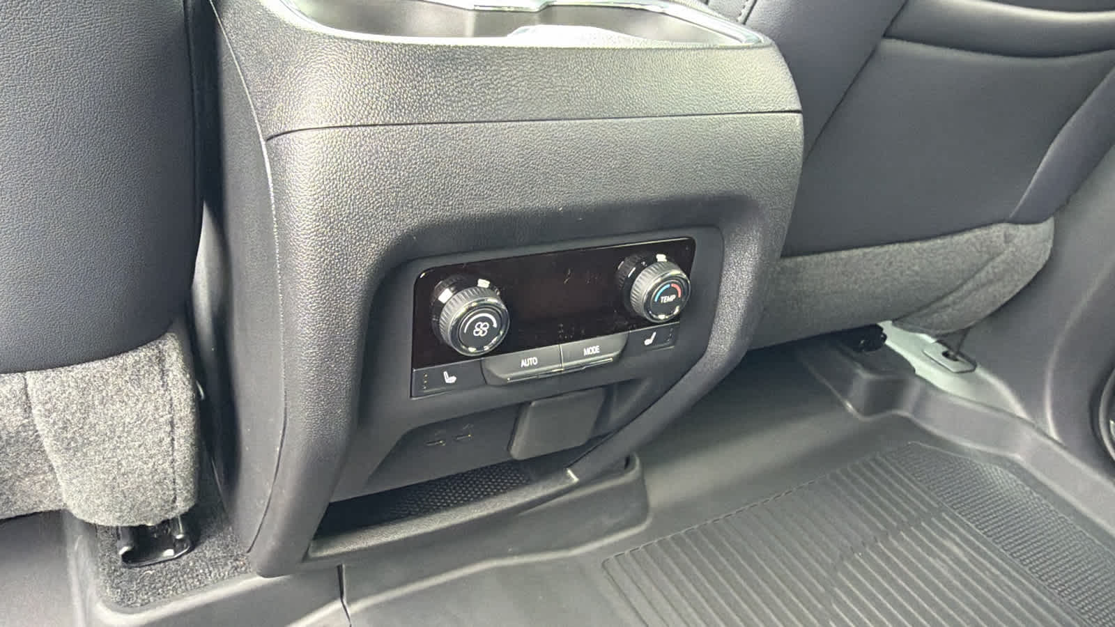 2026 Chevrolet Traverse High Country - Photo 25
