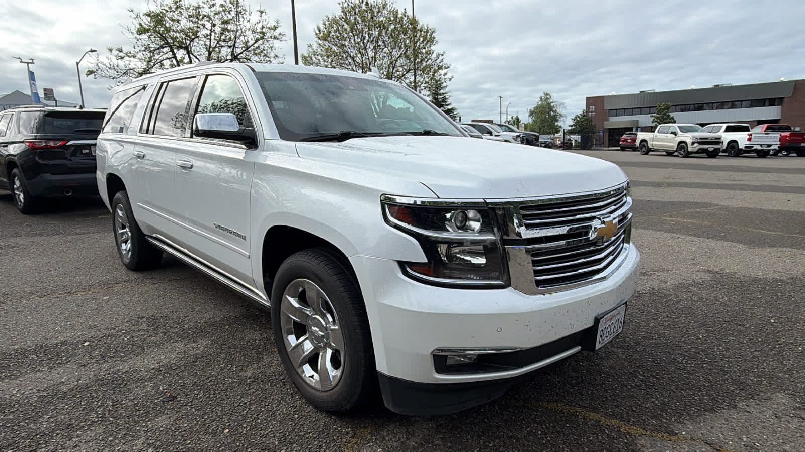 Thumbnail: 2017 Chevrolet Suburban - 3