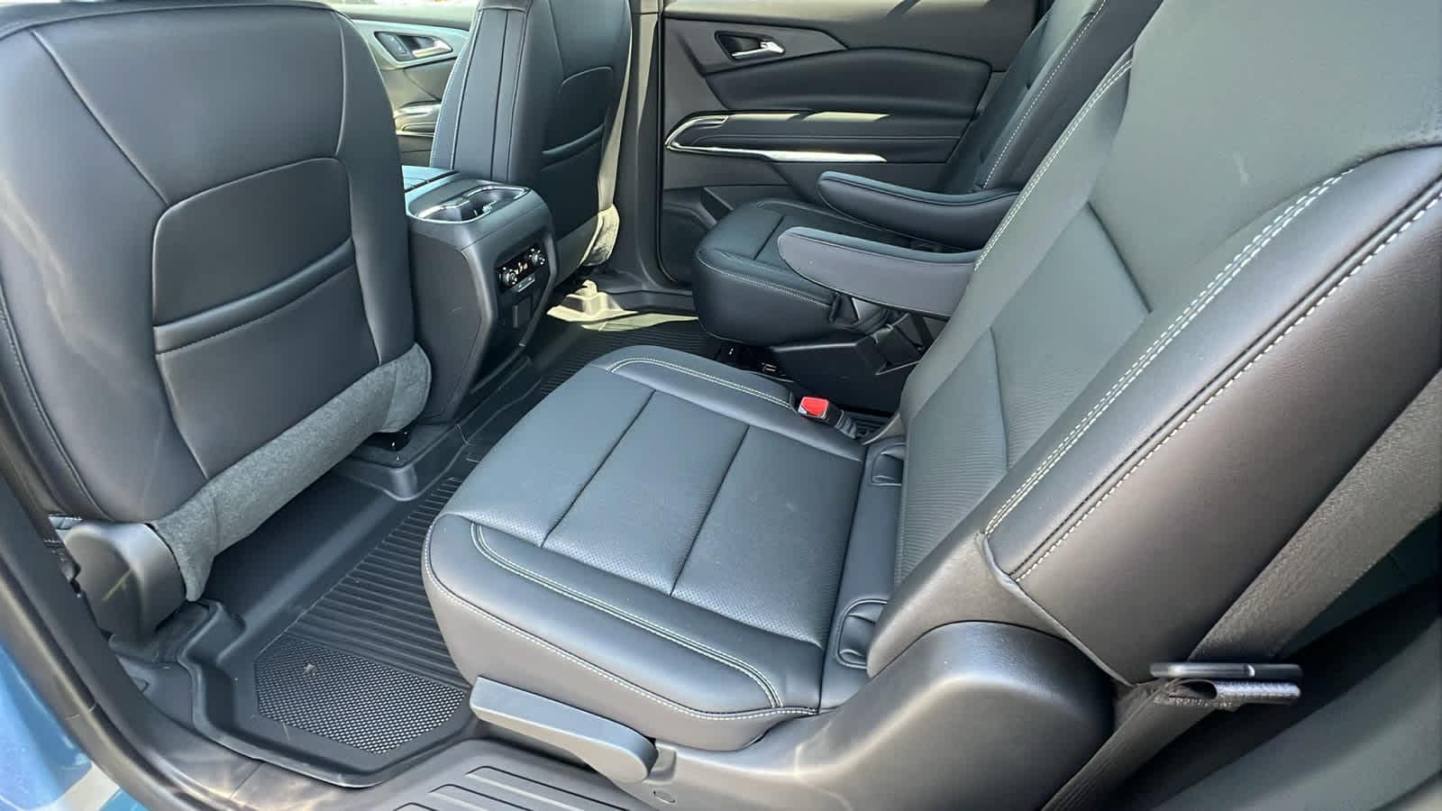 2025 Chevrolet Traverse LT 24
